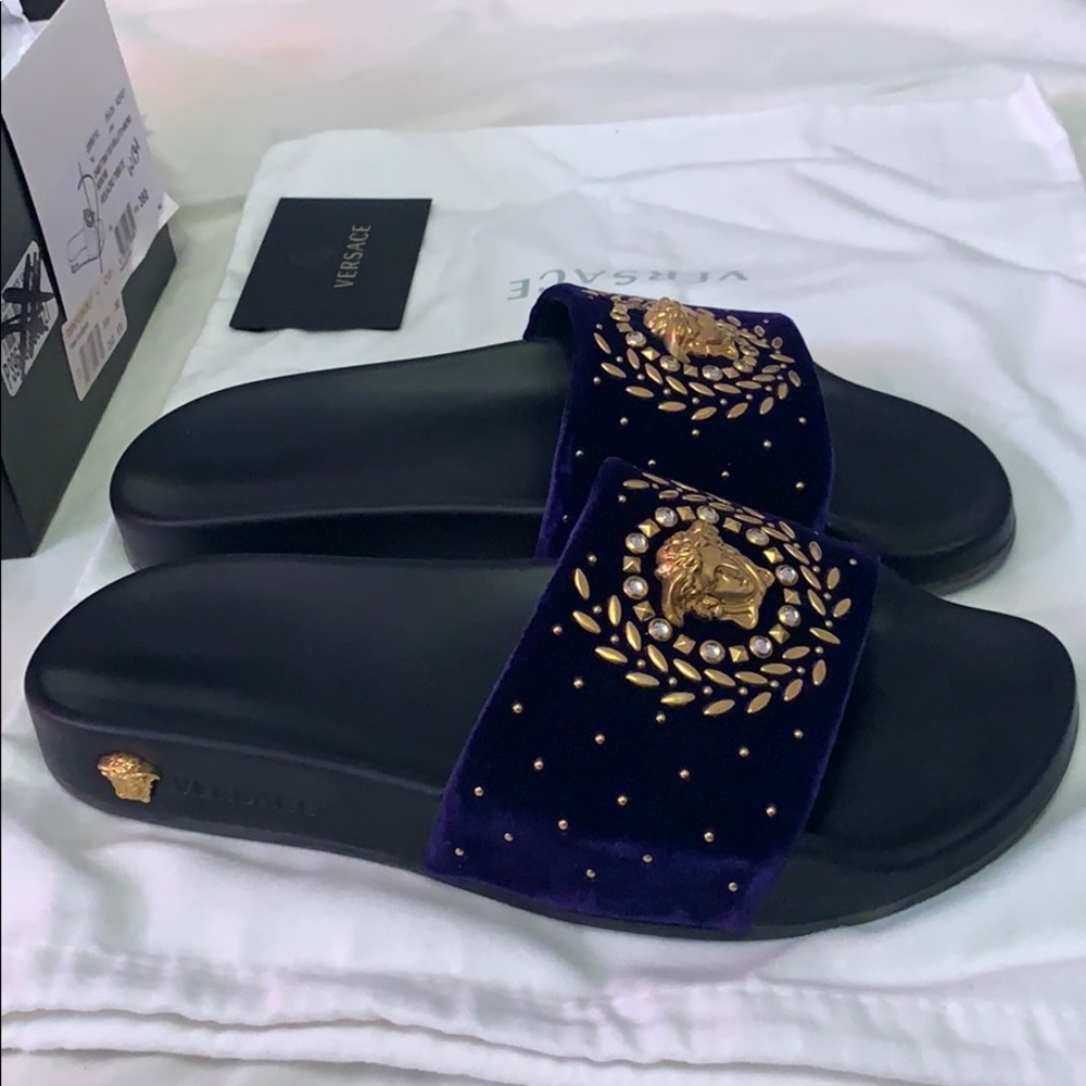 Medusa leaves velvet slides
